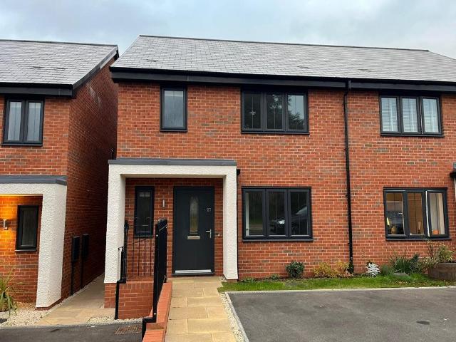 3 bedroom semi detached house to rent