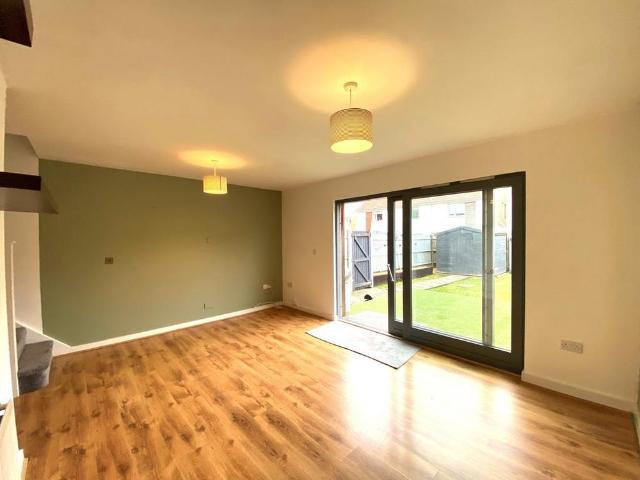 3 bedroom semi detached house to rent