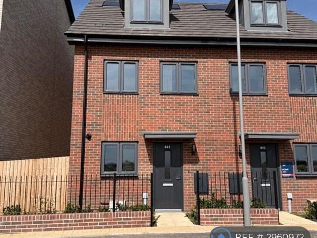 3 bedroom semi detached house to rent