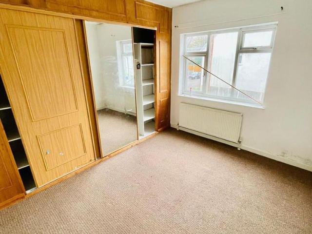 3 bedroom end of terrace house to rent