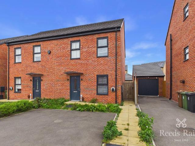 3 bedroom semi detached house to rent