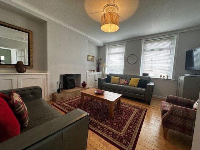 3 bedroom semi detached house to rent