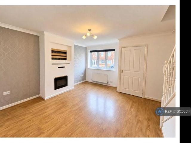 3 bedroom semi detached house to rent