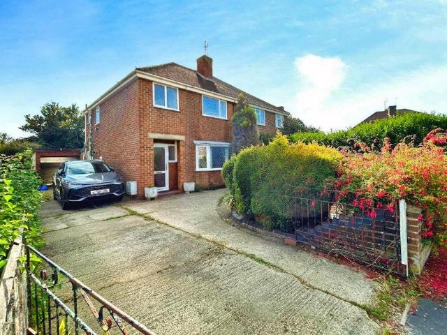 3 bedroom semi detached house to rent