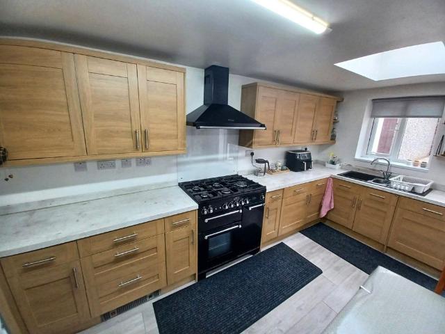 3 bedroom semi detached house to rent