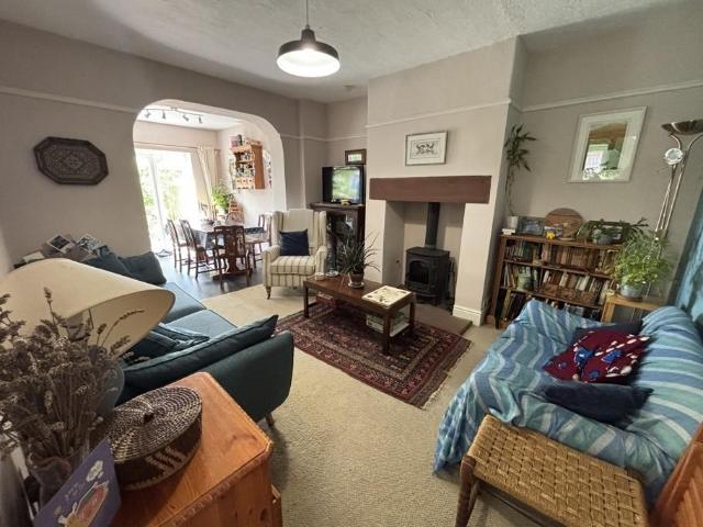 3 bedroom semi detached house to rent