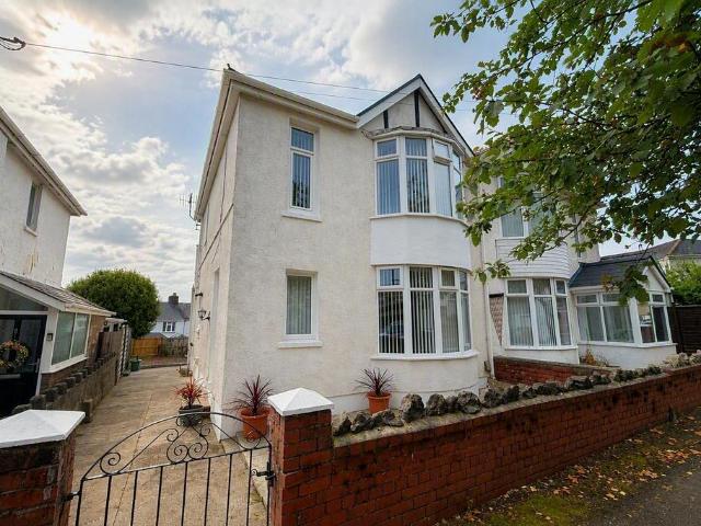 3 bedroom semi detached house to rent