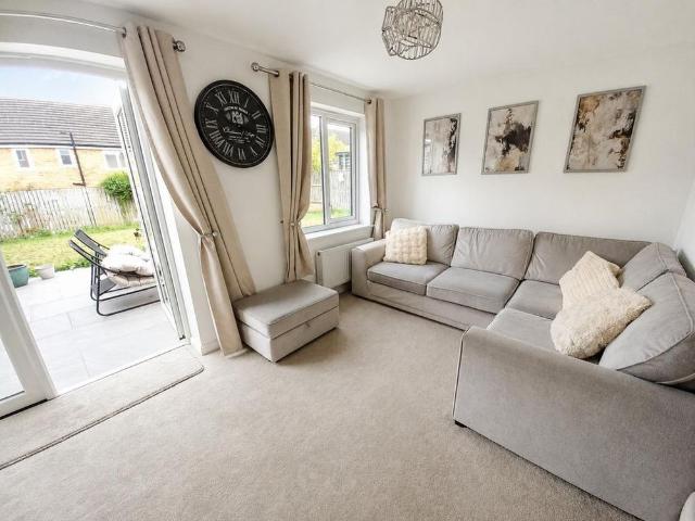 3 bedroom semi detached house to rent