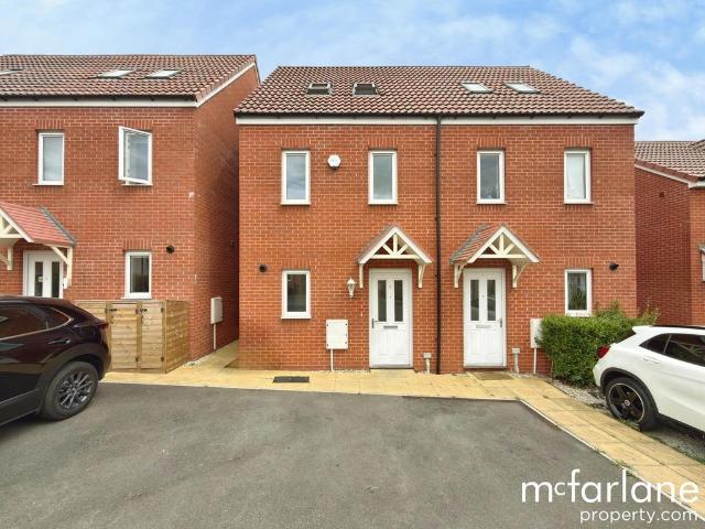3 bedroom semi detached house to rent