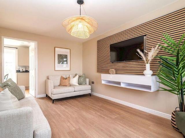3 bedroom semi detached house to rent