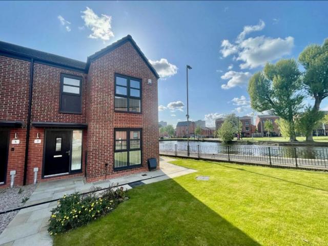 3 bedroom semi detached house to rent