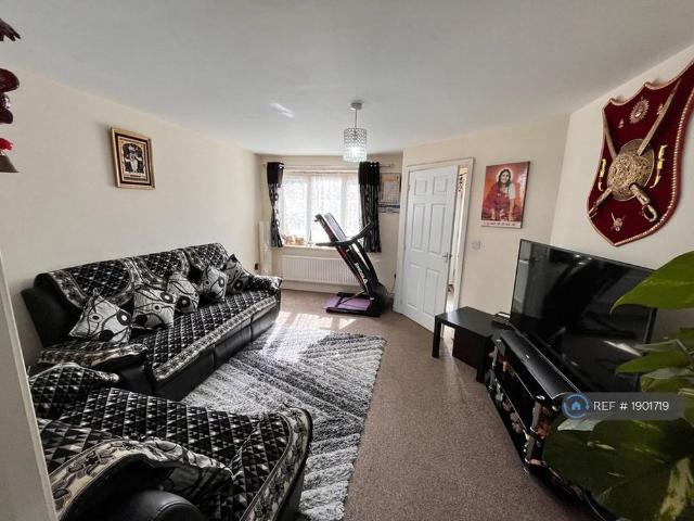 3 bedroom semi detached house to rent