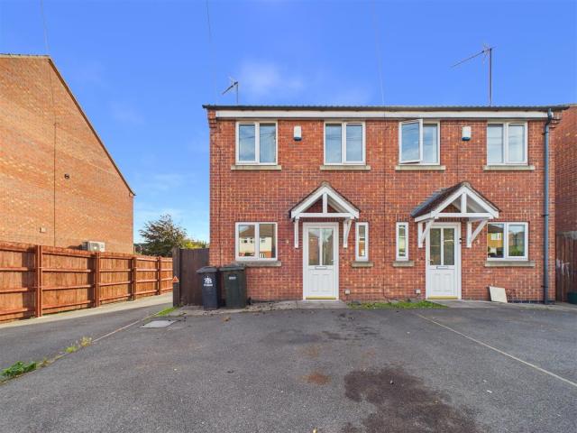 3 bedroom Semi detached house to rent
