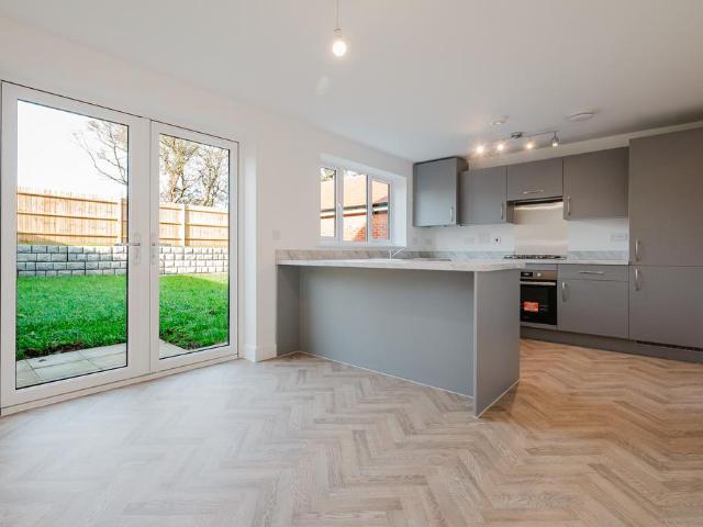3 bedroom semi detached house to rent