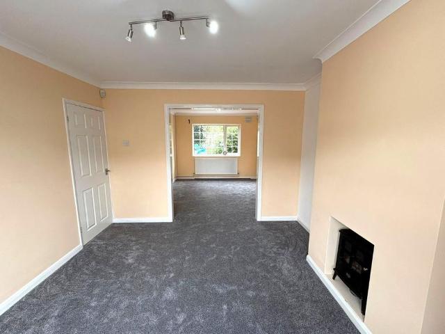 3 bedroom semi detached house to rent