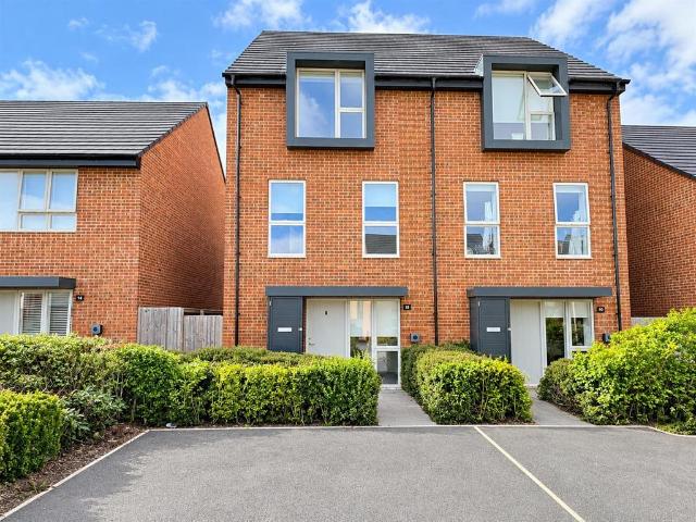 3 bedroom semi detached house to rent