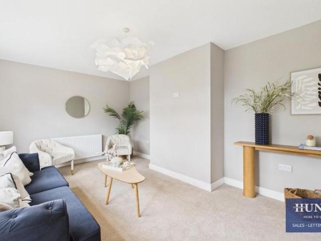 3 bedroom semi detached house to rent
