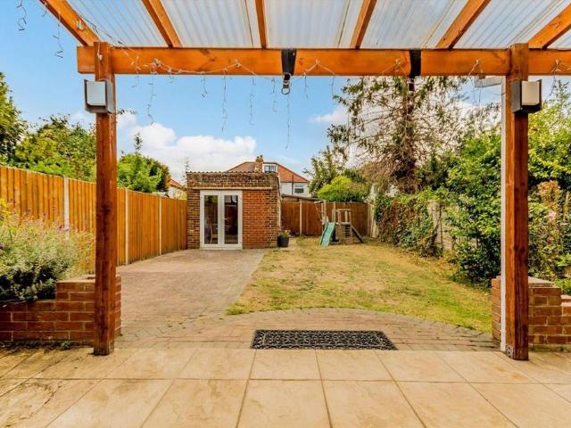 3 bedroom semi detached house to rent