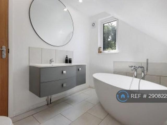 3 bedroom semi detached house to rent