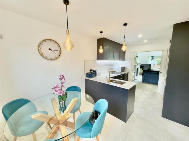 3 bedroom semi detached house to rent