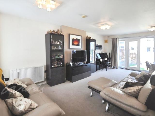 3 bedroom semi detached house to rent