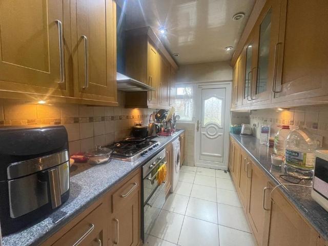 3 bedroom semi detached house to rent