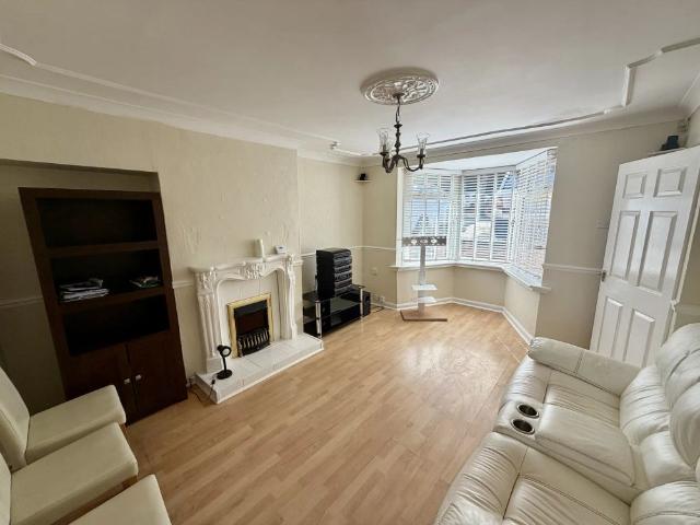 3 bedroom semi detached house to rent