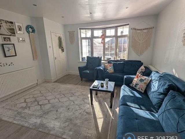 3 bedroom semi detached house to rent