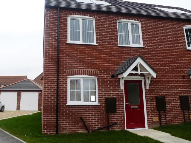 3 bedroom semi detached house to rent