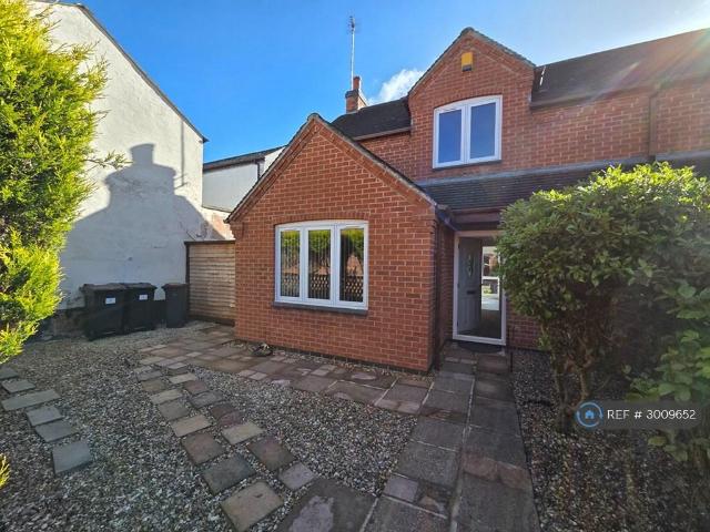 3 bedroom semi detached house to rent