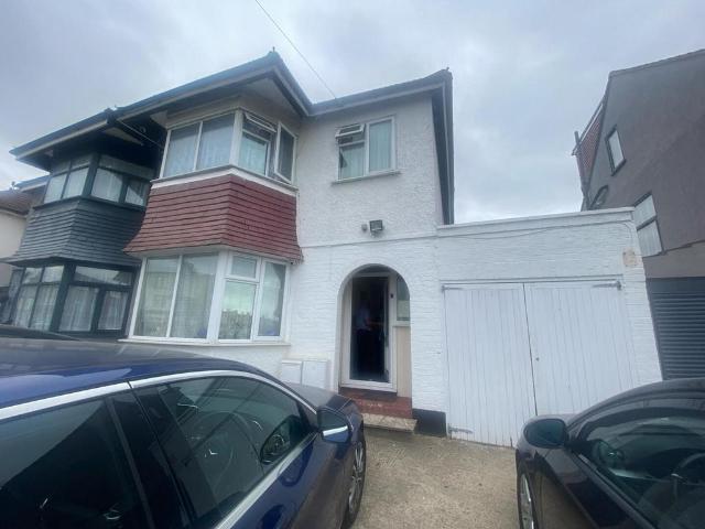 3 bedroom semi detached house to rent