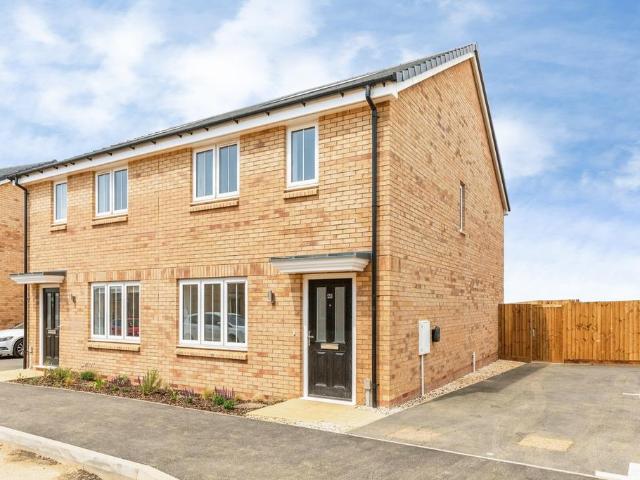 3 bedroom semi detached house to rent