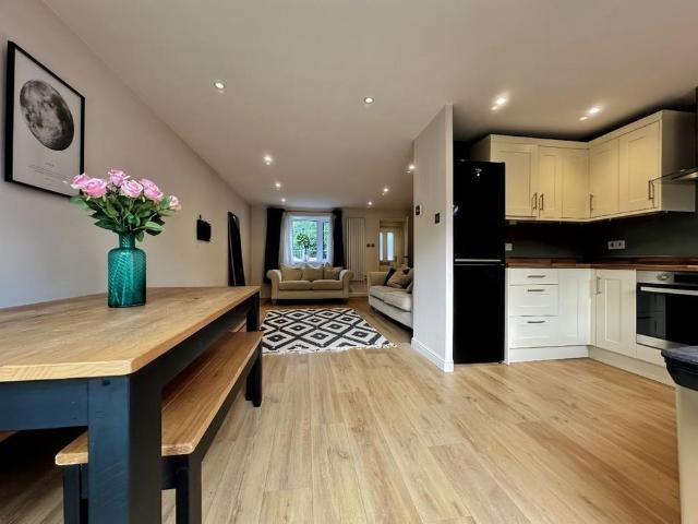 3 bedroom semi detached house to rent