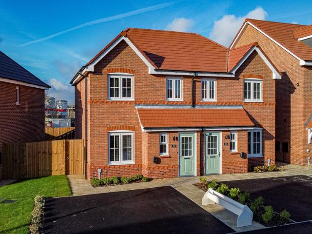 3 bedroom semi detached house to rent