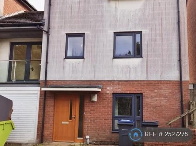 3 bedroom semi detached house to rent