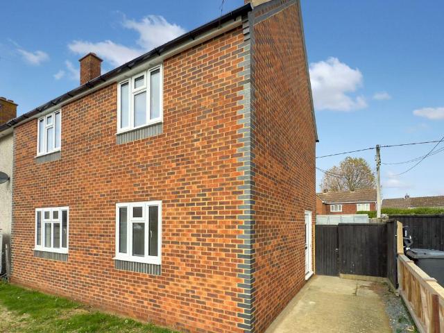 3 bedroom semi detached house to rent