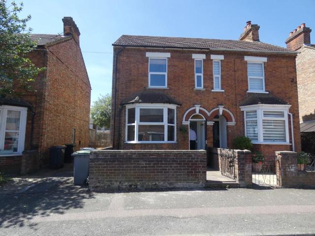 3 bedroom semi detached house to rent