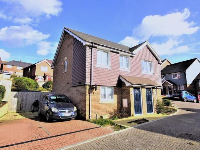 3 bedroom semi detached house to rent