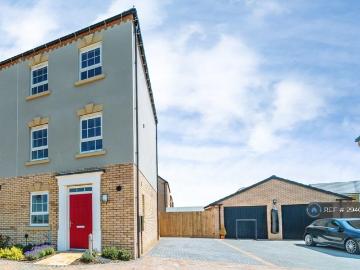 3 bedroom semi detached house to rent