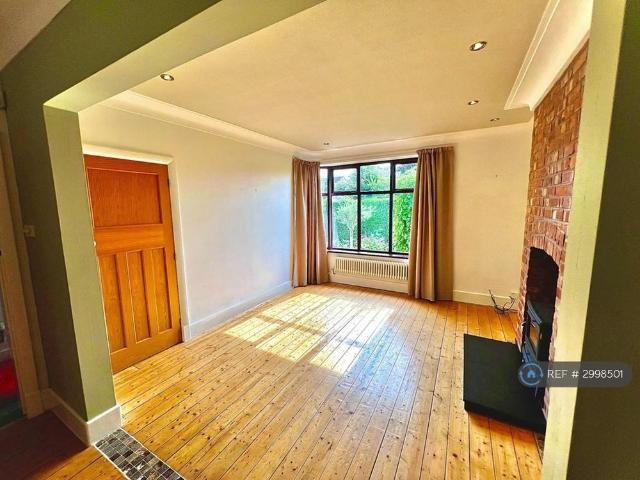 3 bedroom semi detached house to rent