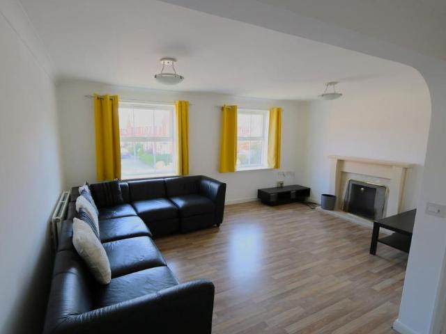 3 bedroom semi detached house to rent