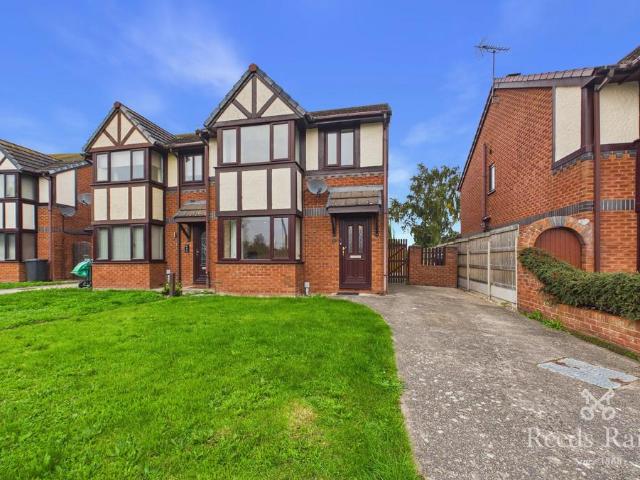 3 bedroom semi detached house to rent