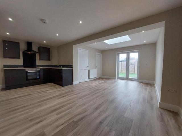 3 bedroom semi detached house to rent