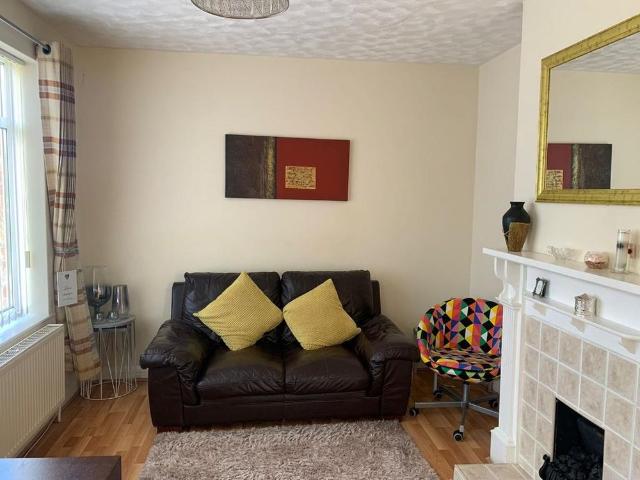3 bedroom semi detached house to rent