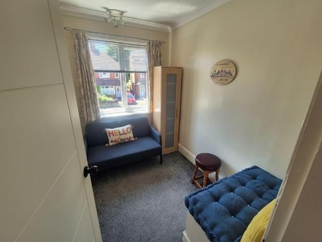 3 bedroom semi detached house to rent