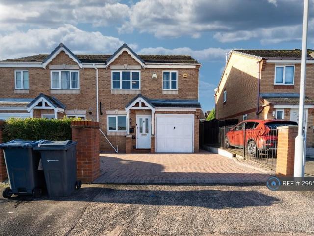 3 bedroom semi detached house to rent