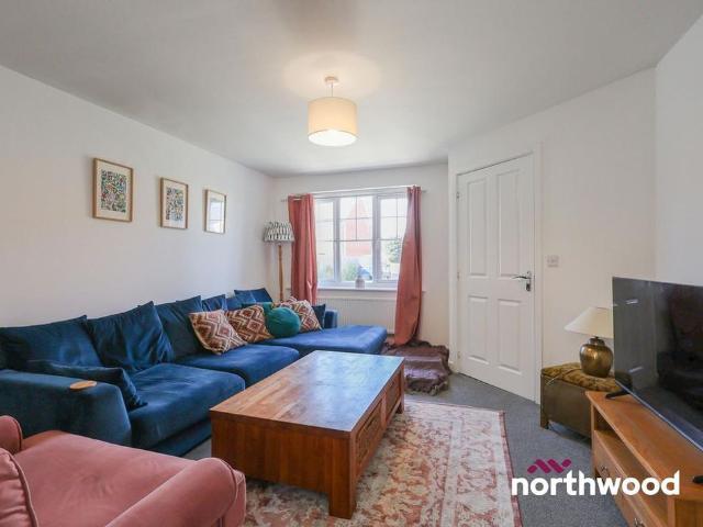 3 bedroom semi detached house to rent