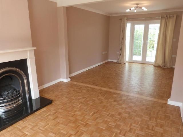 3 bedroom semi detached house to rent