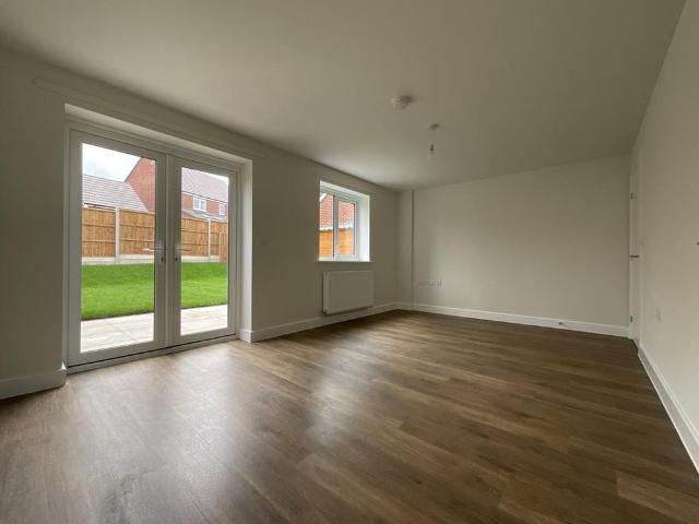 3 bedroom semi detached house to rent