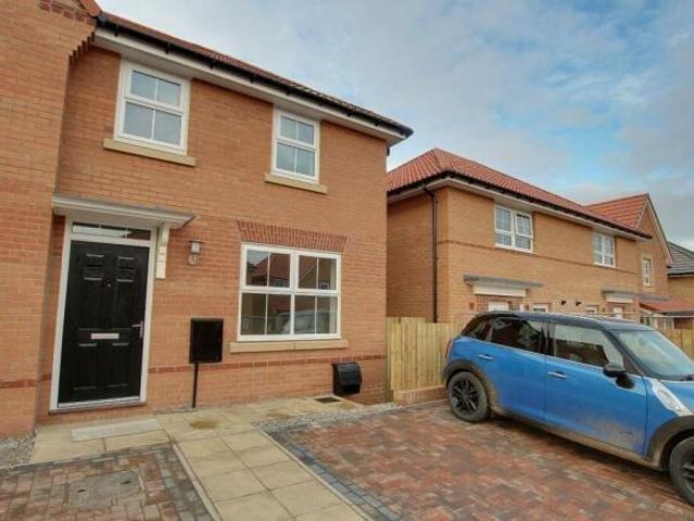 3 bedroom semi detached house to rent